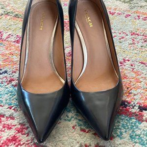 Classic Coach Size 9.5 Black Pump